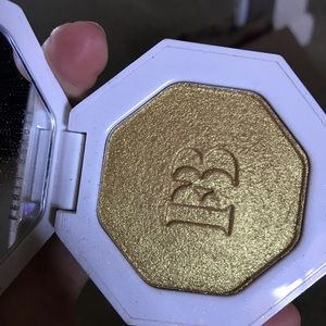 Fenty highlighter